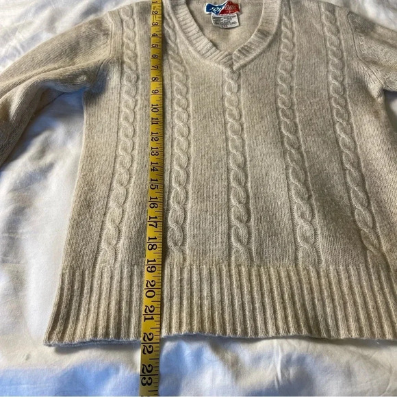 Vintage Lambswool Blend Sweater M Oatmeal V Neck Academia Normcore 70’s 80’s - Picture 5 of 7